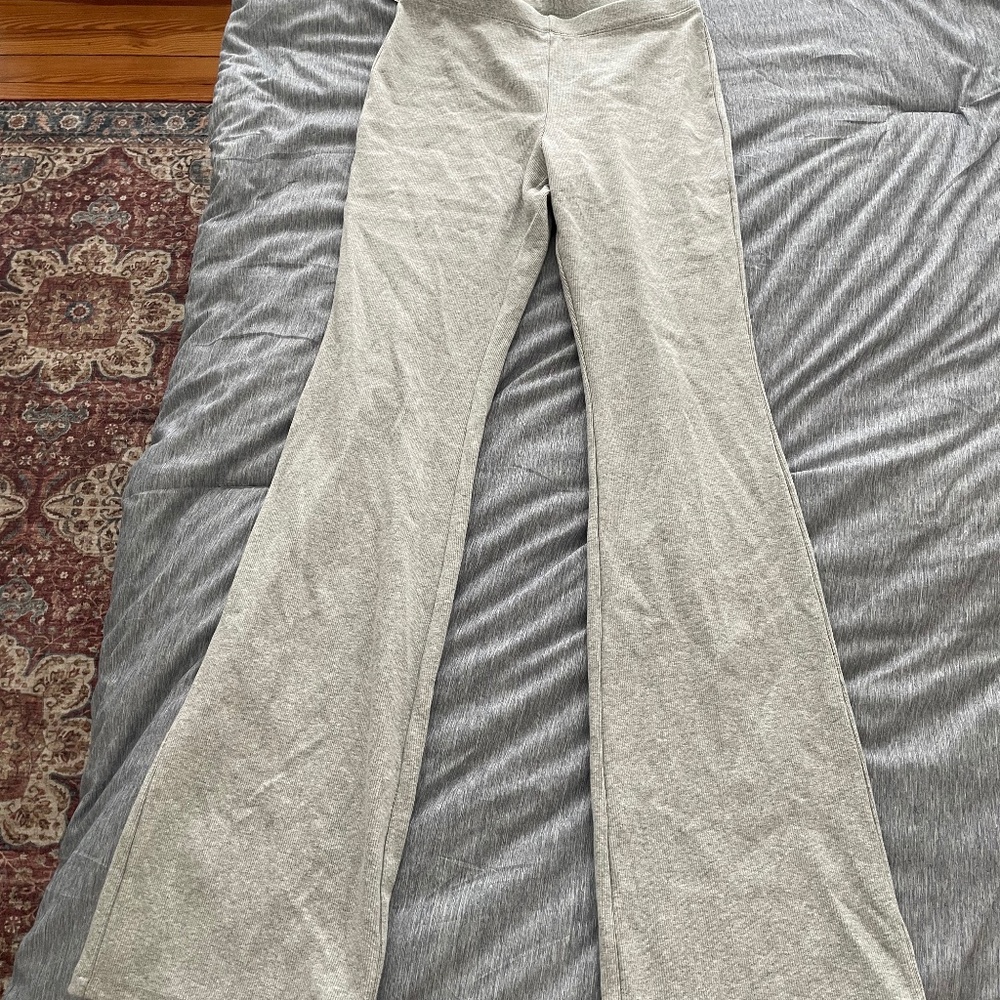 Aritzia TNA HomeStretch Mid-rise Flare Heather Chrome Size Medium
